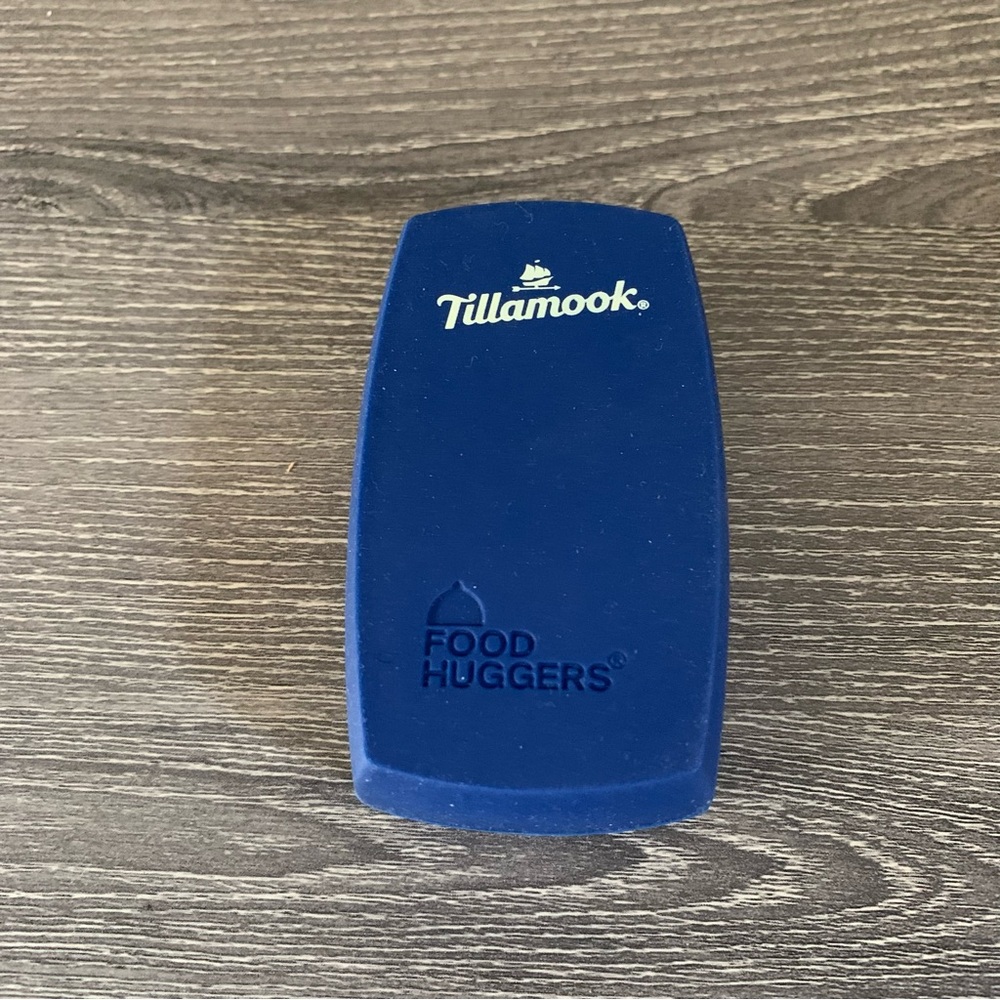 Tillamook Food Huggers Cheese Hugger Blue 1” x 2.5”